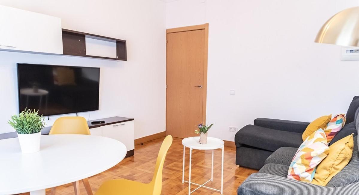 Adaptado Y Comodo Apartamento En Iturrama Pamplona Exteriör bild